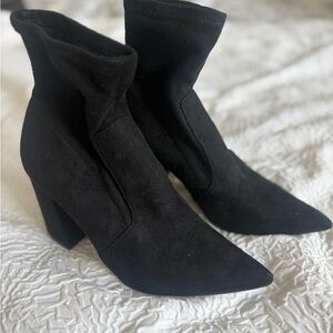 Steve Madden Hayes Black Suede Ankle Boots